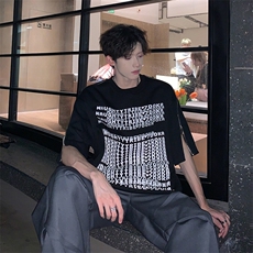 黑色