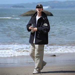 美式工装冲锋衣外套男秋季2025新款连帽宽松夹克男士户外登山服潮图片