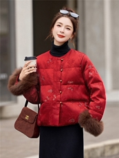 现货。现货。2025年冬季短款刺绣真狐狸毛羽绒服，女装羽绒服，伊仟回