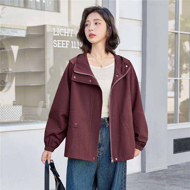 外套女短款宽松2025春秋新款中年妈妈风衣小个子大码连帽长袖上衣,女装短外套,依万里
