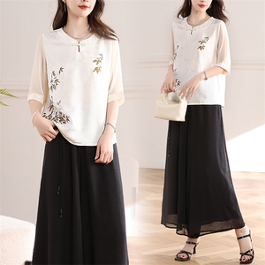新中式国风时尚套装女士洋气2025新款夏季妈妈冰丝休闲短裤两件套图片