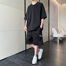 黑色