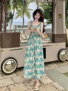 甜美度假风收腰拼接木耳边印花吊带连衣裙女夏2025新绝美长裙及踝图片