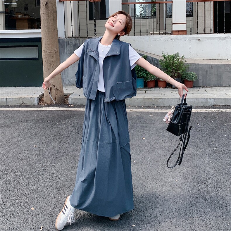 灰蓝色工装半身长裙子套装女夏季2025新款时尚休闲马甲T恤三件套,女装套装/套裙,辉之琳