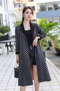 鹿皮绒压花外套图片