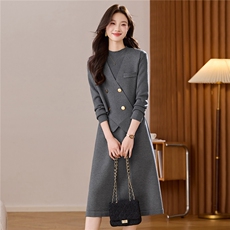 轻奢气质马甲连衣裙套装秋冬2025新款女装中长款打底毛衣裙两件套，女装羊毛衫，艾米