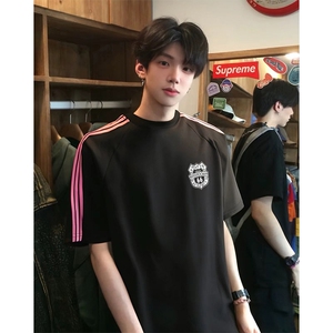 抖音得物品质二开240克宽松纯棉美式潮牌印花三条杠中性风短袖T恤图片