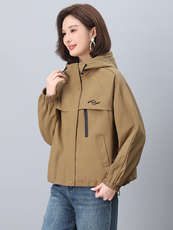 早秋冲锋衣短外套女2024新款韩系宽松连帽休闲显瘦小个子工装风衣，女装风衣，依恋蒂丝