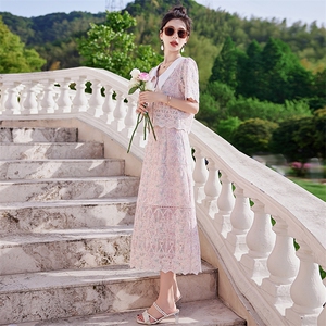高贵小香风套装裙女2024夏新款娃娃领粉色蕾丝今年流行漂亮两件套图片