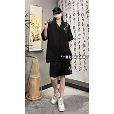 黑色