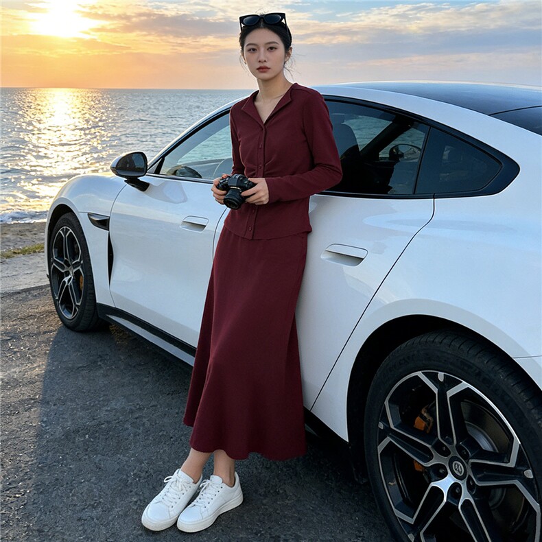 港风炸街时尚气质套装裙女春季洋气显瘦褶皱设计上衣半身裙两件套图片