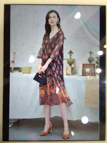 连衣裙订珠又订位，穿起好看码又大。胖瘦都好看。，女装连衣裙，雪琦