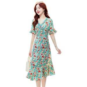 2025新款大码女装夏季荷叶边显瘦a字裙胖妹妹遮肚雪纺碎花连衣裙图片