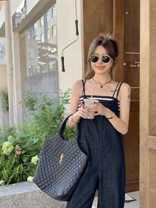 牛仔背带裤图片