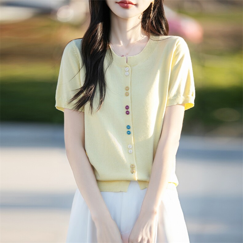 2025年设计感彩扣洋气夏季上衣冰丝针织短袖t恤洋气针织衫开衫,针织衫/毛衣,思牵羊绒