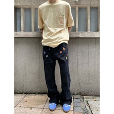 黑色