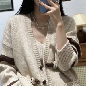 小熊盘扣慵懒风羊毛外套V领开衫女新款韩版宽松图片