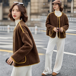撞色包边圆领羊羔毛外套女2025冬季加厚保暖宽松皮毛一体棉服上衣图片