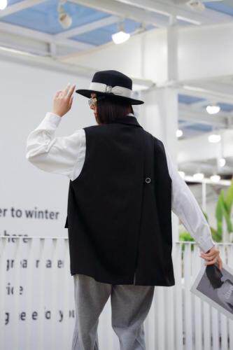 新款后背开衩马甲，女装马夹，C&B