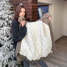 工装风大毛领羽绒服女短款2025冬季新款时尚加厚派克服军绿色外套，女装羽绒服，艾米莉亚