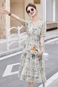 水墨画碎花莱赛尔天丝连衣裙女2026夏季新款收腰气质别致漂亮裙子图片