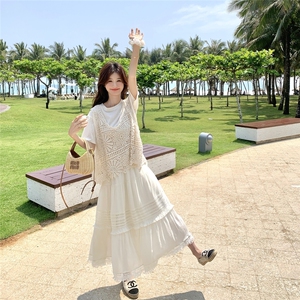 现货:夏装新款气质钩花蕾丝背心半身裙三件套装裙2C135-8803P155图片