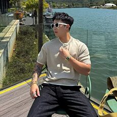 灰色