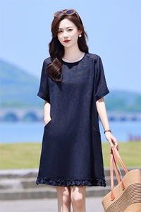 2025夏季新款女装时尚百搭圆领宽松显瘦设计感气质短袖法式连衣裙图片