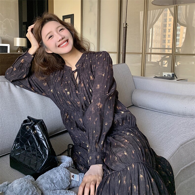 黑色碎花连衣裙春秋女2024新款V领法式浪漫小个子中长款碎花裙潮,女装连衣裙,2C262