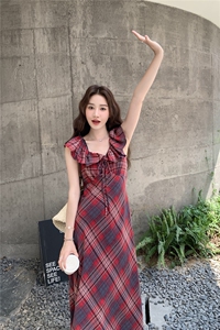 法式减龄红色格子连衣裙女夏2025新款独特漂亮洋气赫本风爆款长裙图片