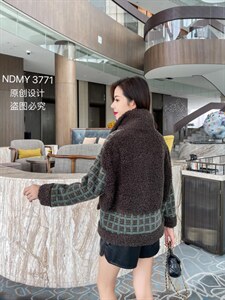 水貂绒拼接羊羔无外套图片