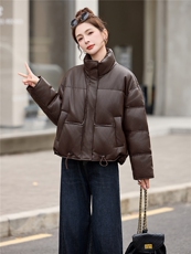 pu皮短款羽绒服女冬季2025新款小个子今年流行款加厚保暖外套立领，女装羽绒服，依万里