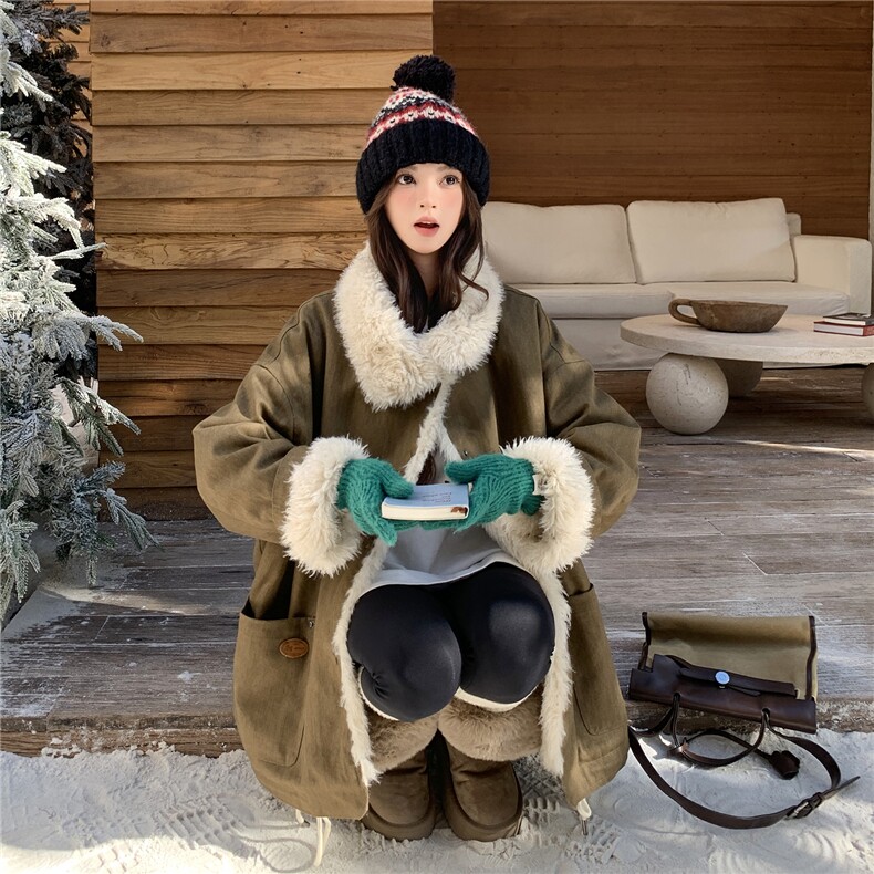 军绿色羊羔毛翻领派克棉服女2025冬季新款时尚加厚保暖工装风外套,女装派克服,2C300
