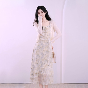 碎花连衣裙两件套法式洋气减龄仙女裙套装女，女装连衣裙，曼琳思菲