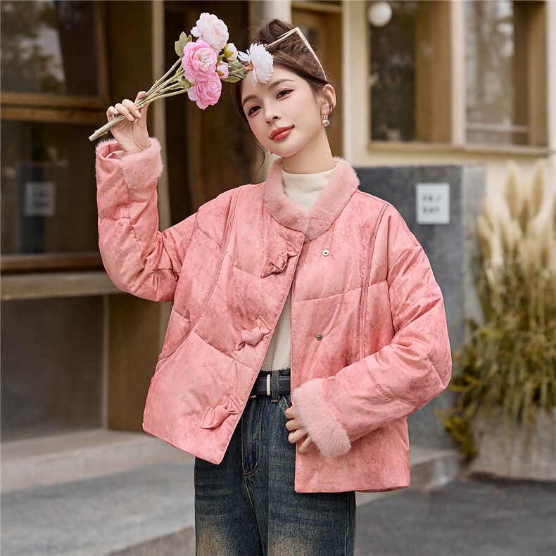新中式国风羽绒服女2025冬季新款独特超好看短款粉色毛领保暖外套,女装羽绒服,伊仟回