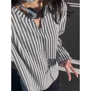 QC3273-P34 秋季肌理感小V领长袖t恤男款轻薄美式慵懒风卫衣图片