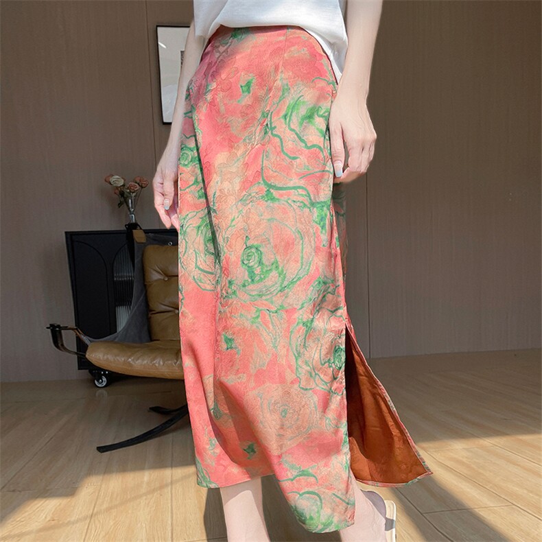 新中式国风半身裙女2025夏季新款高级感复古缎面开叉碎花裙，女装半身裙，羊特美羊绒