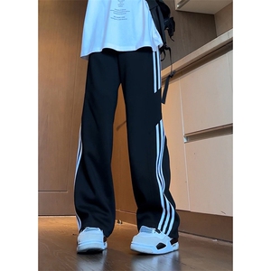 抖音得物高品质26春装重磅潮流运动三条杠宽松直筒休闲卫裤K360,长裙搭配什么运动鞋图片