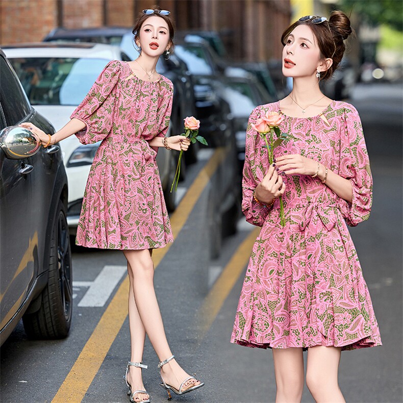 轻熟风碎花连衣裙2025年夏季新款风情万种收腰显瘦爆款裙子小个子，女装连衣裙，蓝诺裳