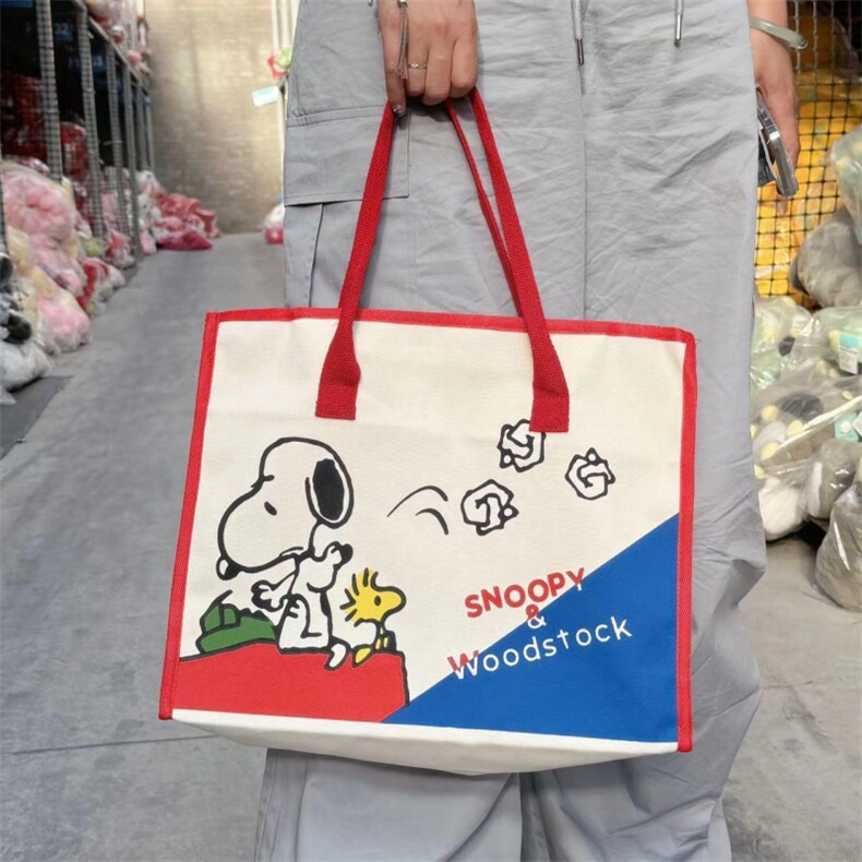 红色史努比帆布托特包，亮亮毛绒玩具