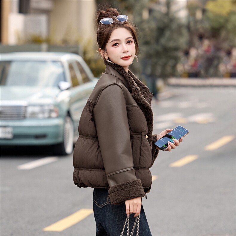 2025新款冬季90绒加厚小个子短款拼接羊羔毛PU皮羽绒服外套,女装羽绒服,瑶迪依秀