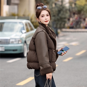 2025新款冬季90绒加厚小个子短款拼接羊羔毛PU皮羽绒服外套图片