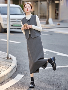 时尚马甲打底衫半身裙套装女2026春新款含羊毛通勤气质穿搭三件套图片