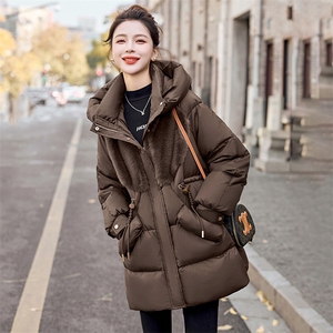 时尚新款牛角扣貂毛中长款羽绒服 显瘦保暖女士外套图片