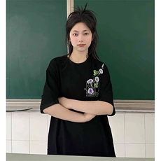 黑色