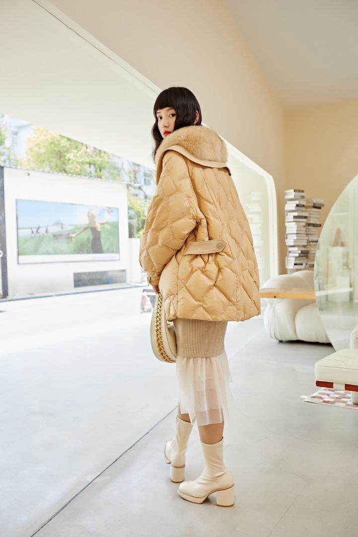 现货冬装羽绒服，女装羽绒服，千浪依族