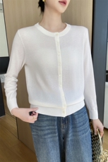 2025春夏新款圆领系扣纯羊毛针织开衫女轻薄透气软糯亲肤针织外套，女装T恤，玖雪绒羊绒