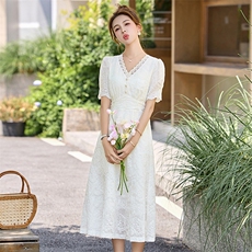 2025年夏季新款蕾丝花边拼接修身连衣裙女，女装连衣裙，美沁