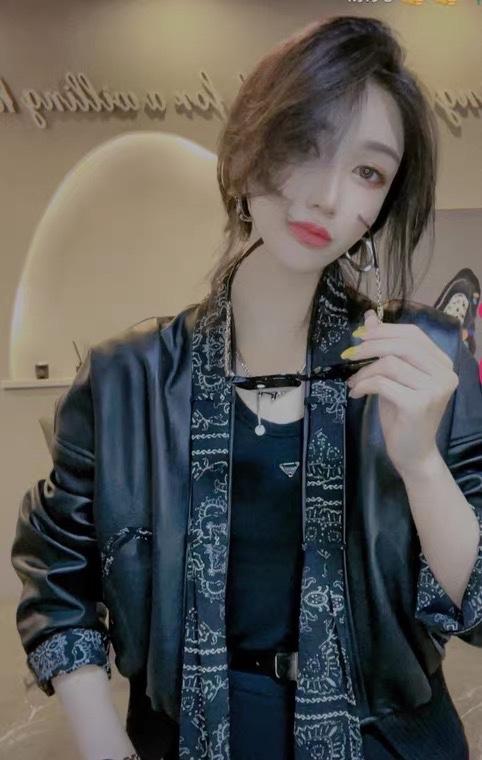 2022新款立领碎花丝巾PU皮外套,女装其它,L·H·X