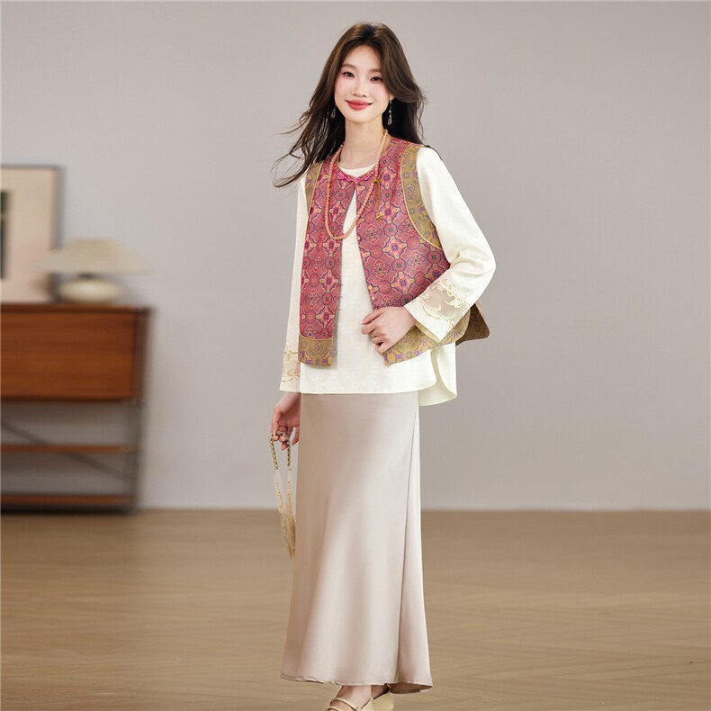 现货春季新款新中式双面穿拼接款圆领马甲+刺绣缎面衬衫两件套女，女装套装/套裙，宝儿家